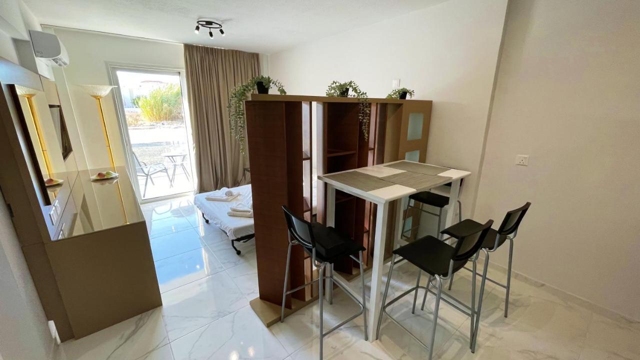 Fotoxenia Luxury Apts Paralimni Exterior photo