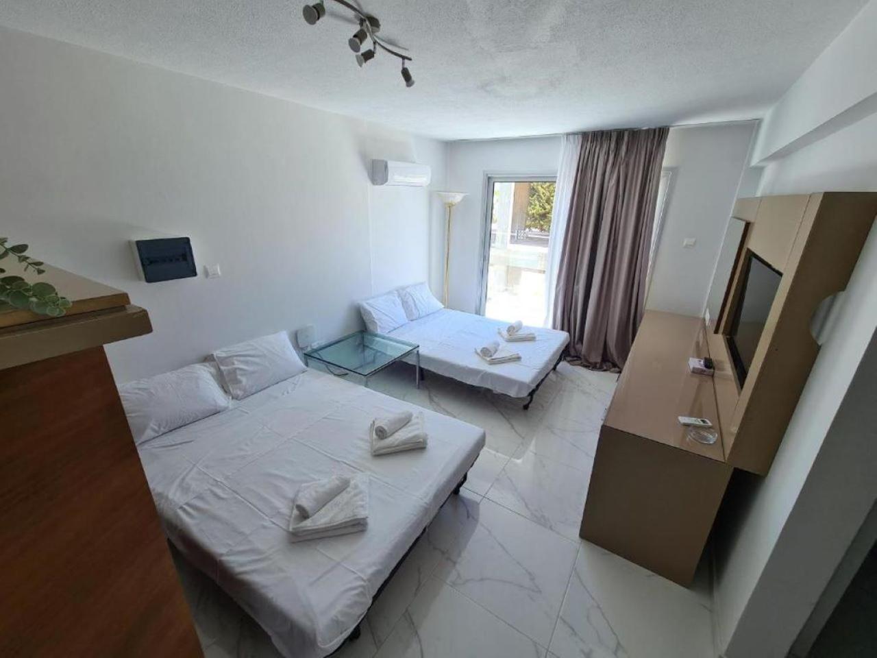 Fotoxenia Luxury Apts Paralimni Exterior photo